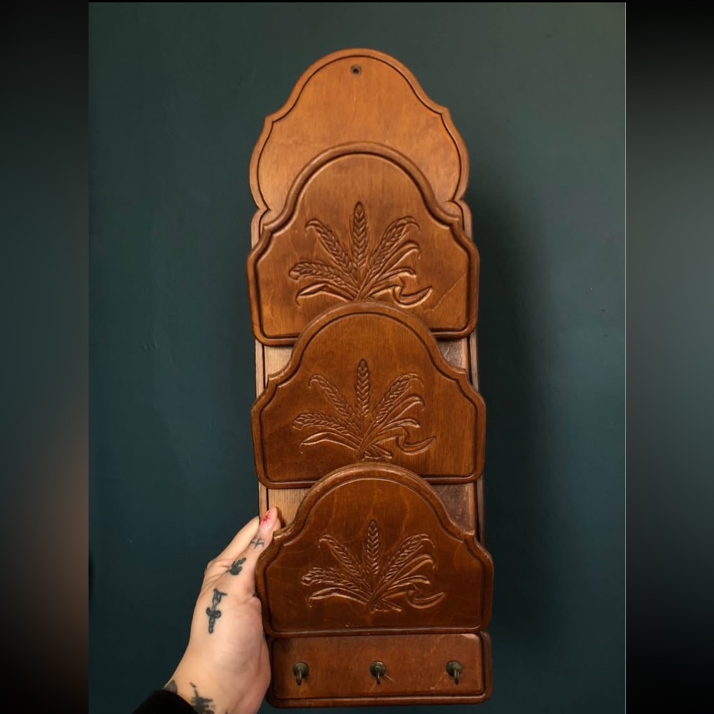 Vintage wheat Carved Wood Wall Pocket Organizer with key hooks